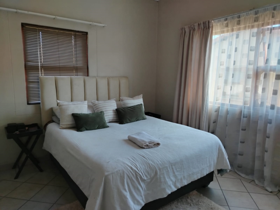 2 Bedroom Property for Sale in Waterval East North West